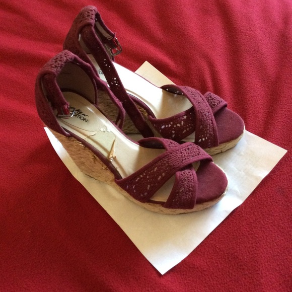 Used Raspberry colored wedges with tan base - Picture 5 of 7